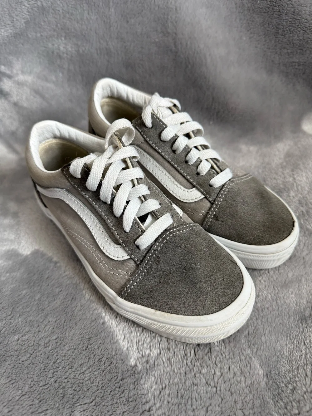 Vans Kids Gray Suede Low-Top Sneakers with White Stripe